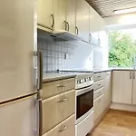 Lovely Two Story Rowhouse Daire